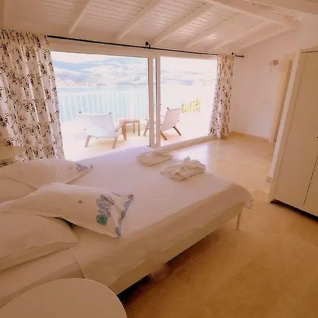 Willa White Suites Xi