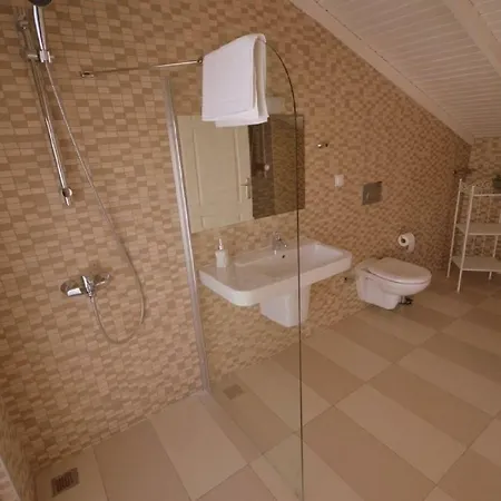 White Suites Xi